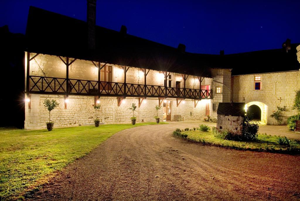 Bed and Breakfast Château de la Roche Martel à Roiffé Extérieur photo