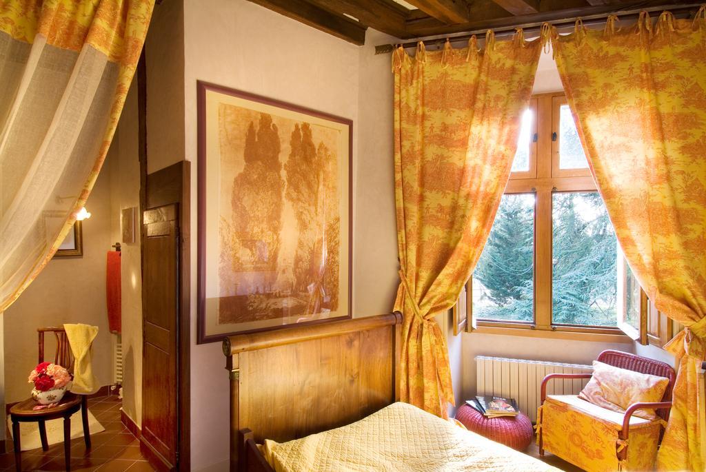 Bed and Breakfast Château de la Roche Martel à Roiffé Chambre photo