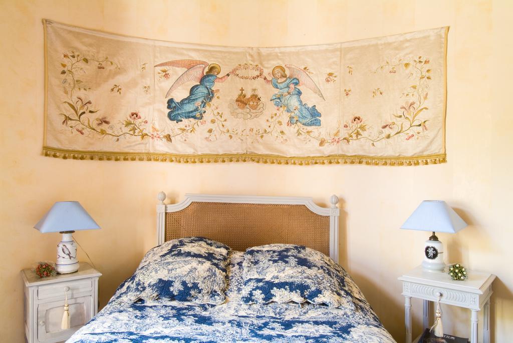 Bed and Breakfast Château de la Roche Martel à Roiffé Chambre photo