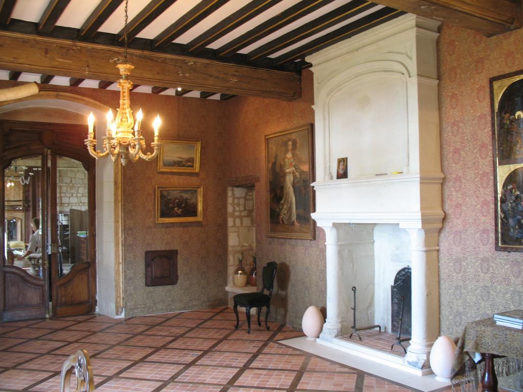 Bed and Breakfast Château de la Roche Martel à Roiffé Extérieur photo